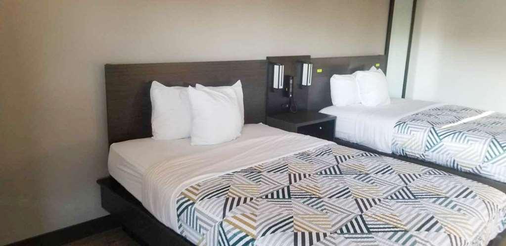 Motel 6-La Place, La Phòng bức ảnh